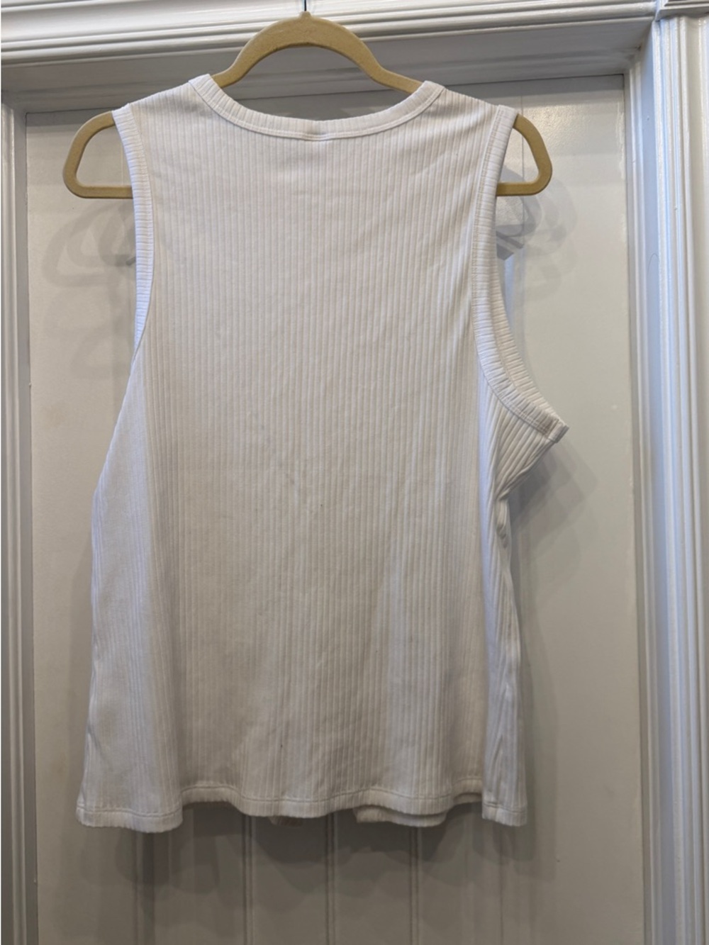Old Navy White Ribbed Button-Front Tank - Picture 2 of 2